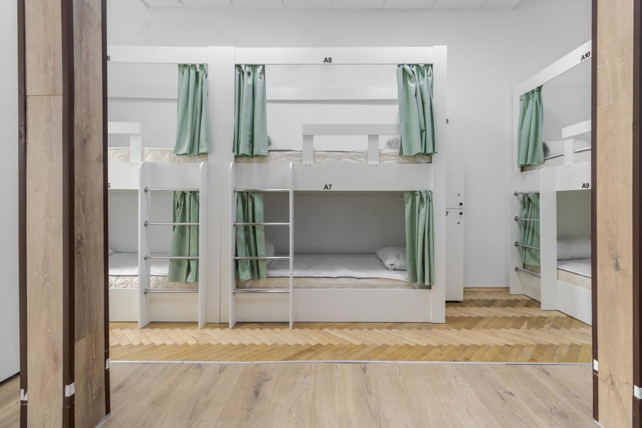 In Town Hostel 利沃夫 外观 照片
