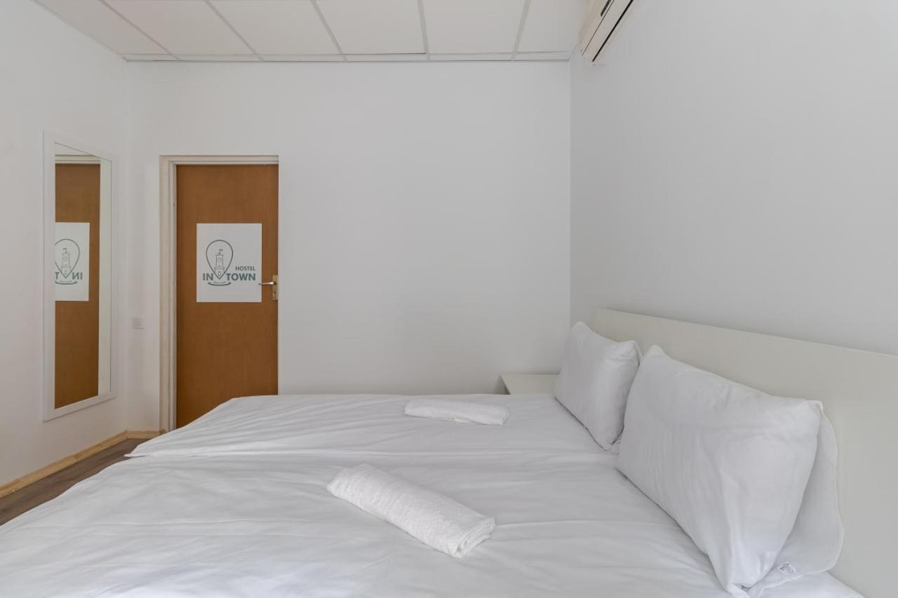 In Town Hostel 利沃夫 外观 照片