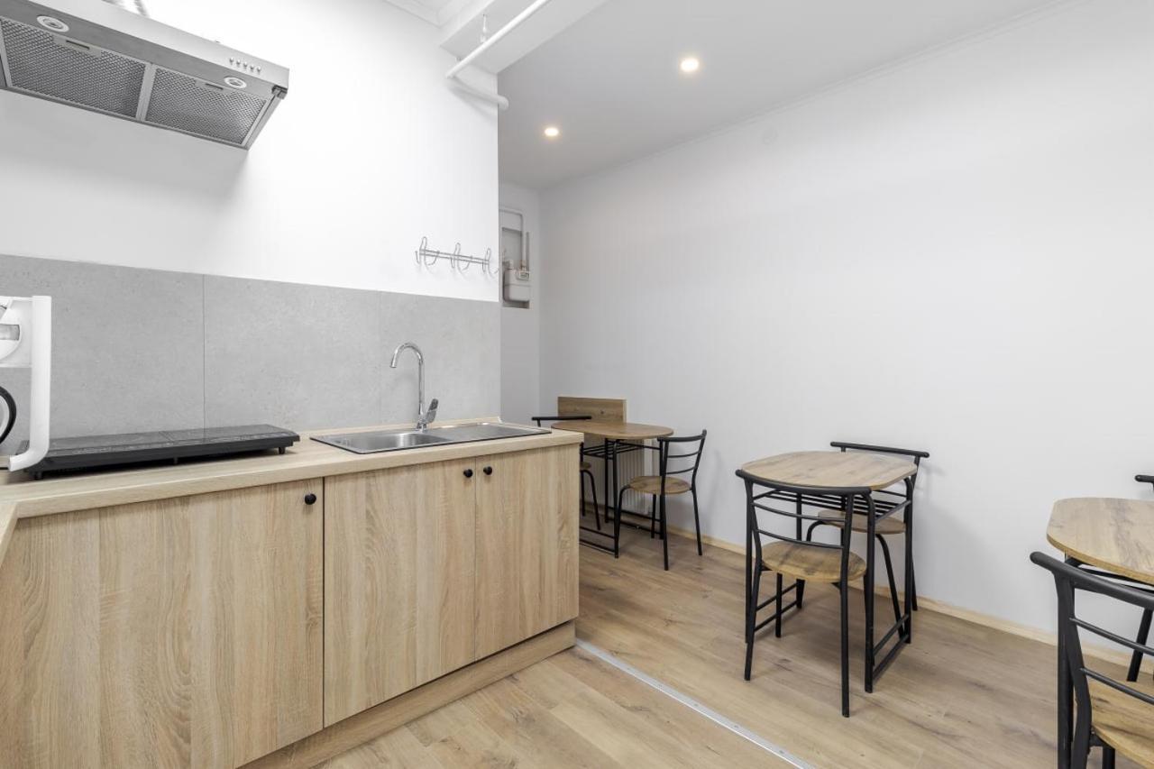 In Town Hostel 利沃夫 外观 照片