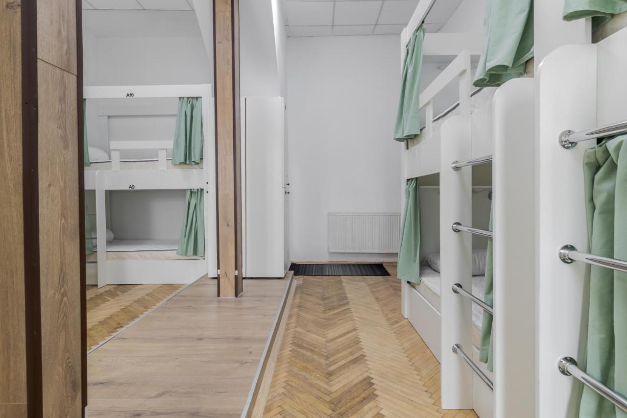 In Town Hostel 利沃夫 外观 照片